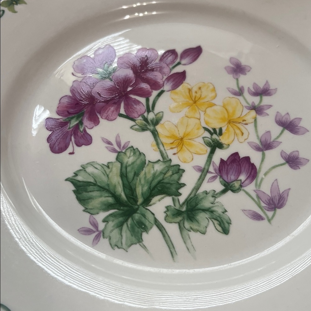 Thompson Pottery Floral Garden plate - Picture 3 of 4